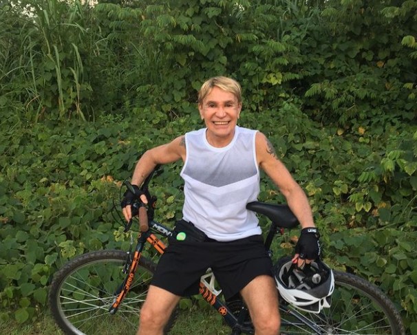  Velório e enterro de Zezinho Correa serão restritos à família