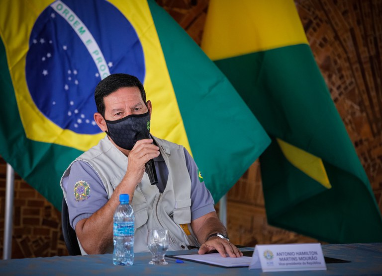 Mourão diz ver "redução" no desmatamento da Amazônia