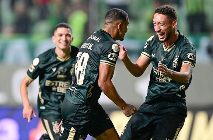 América-MG derrota Corinthians em jogo com final quente