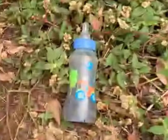 Menino de 2 anos some de dentro de casa e mamadeira é encontrada em rio