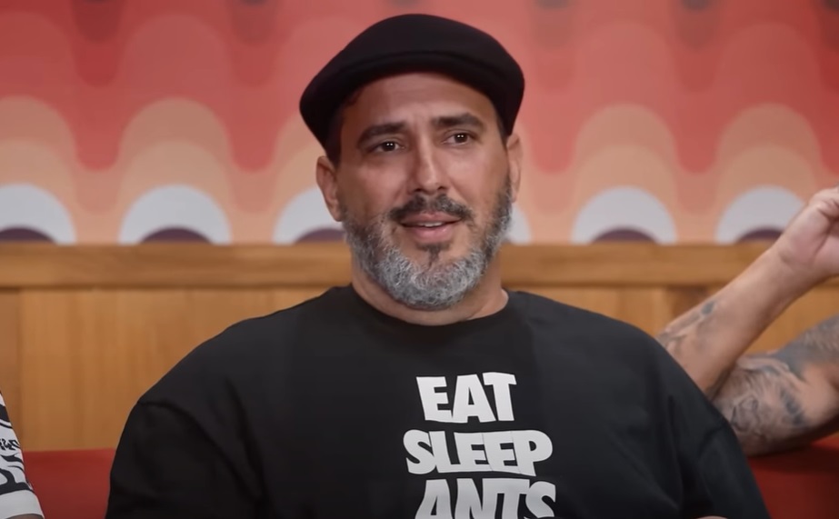 André Marques diz que participou de primeira orgia com o irmão