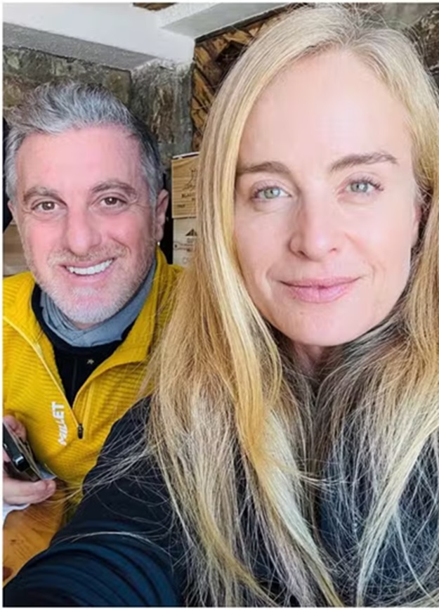 Angélica mostra noite romântica com Luciano Huck em banheira com rosas