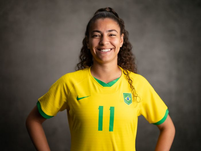 Substituta de Nycole, Angelina nasceu nos EUA e foi revelada pelo Vasco