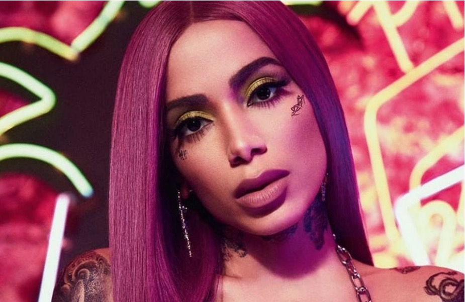 Tatuagem no ânus, igual de Anitta, traz risco à saúde e pode levar à morte 
