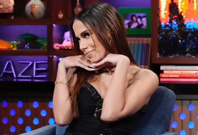 Anitta diz que aceitou convite para Fazenda e deixa fãs confusos