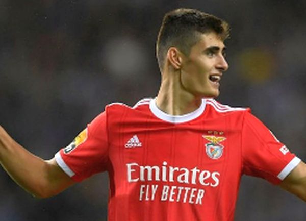 Polêmicas sobre Cristiano Ronaldo ofuscam novato-sensação de Portugal