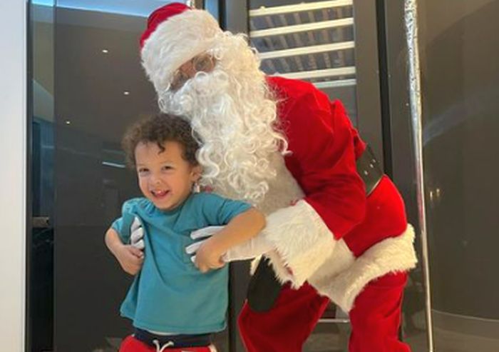 Jogadores da seleção passam Natal com família, cachorro e Papai Noel; veja como foi