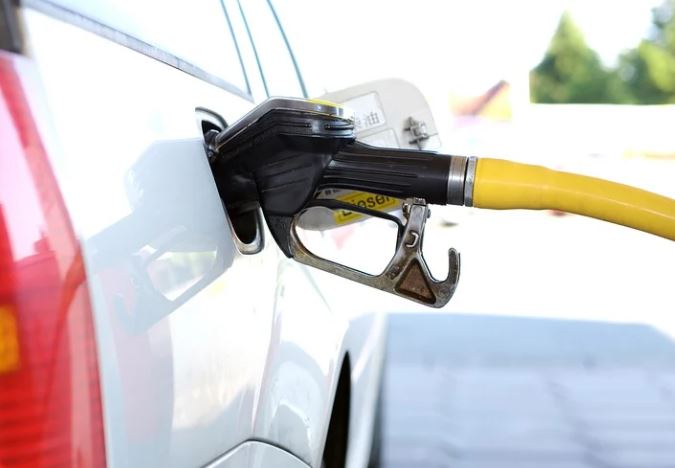 Petrobras e Acelen devem explicar aumento do preço dos combustíveis