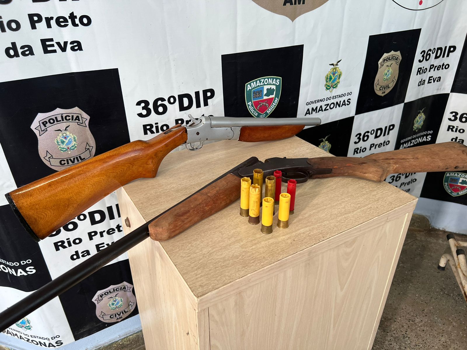 Armas usadas em suposta caça ilegal são apreendidas no Rio Preto da Eva