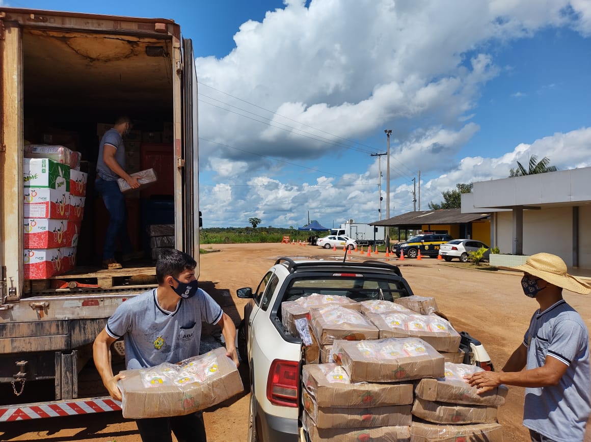 Adaf doa meia tonelada de frango em transporte irregular no Amazonas