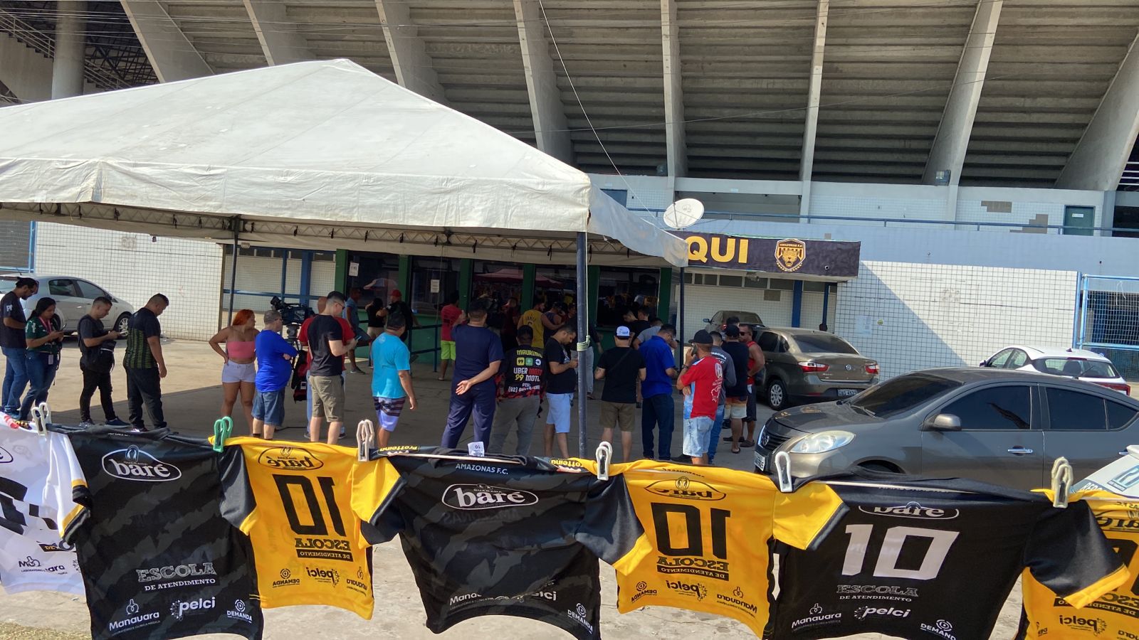 Ingressos para Amazonas FC x Botafogo-PB leva torcedores cedo à Arena