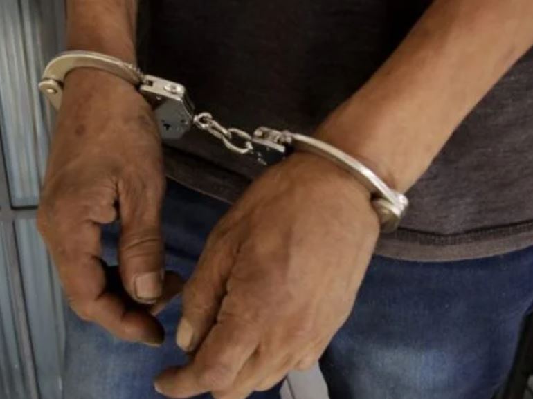 Após roubar motocicleta, dupla é perseguida e presa em Manaus