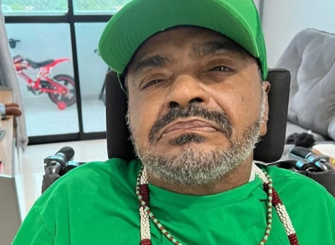 Arlindo Cruz passa mal e volta a ser internado