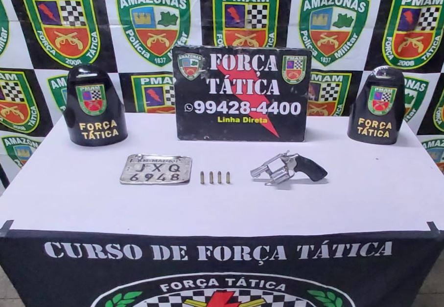 Após tentar fugir, dupla é presa com arma em avenida de Manaus