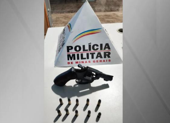 Menina de 7 anos leva arma e munições para escola; pai é preso