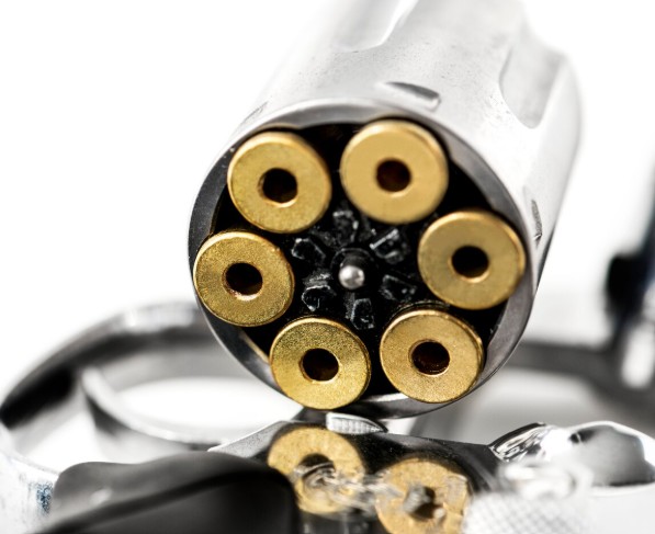 Homem abandona armas e drogas durante perseguição policial no Planalto