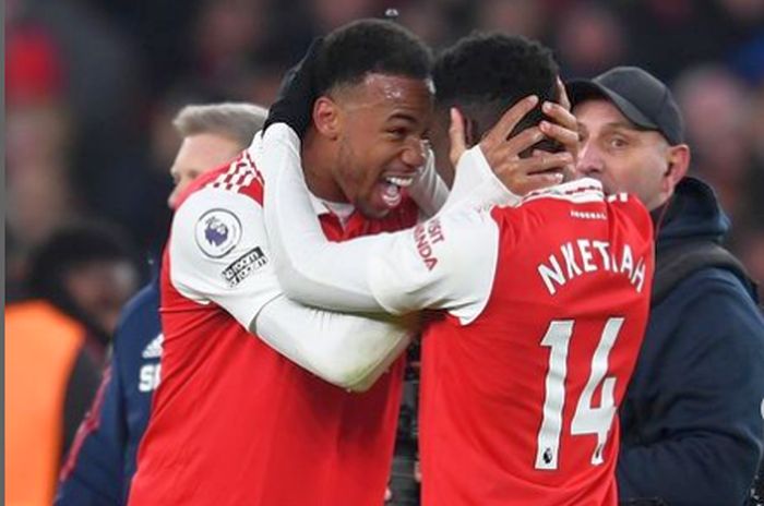 Em jogo eletrizante, Arsenal vence United e mantém vantagem na ponta