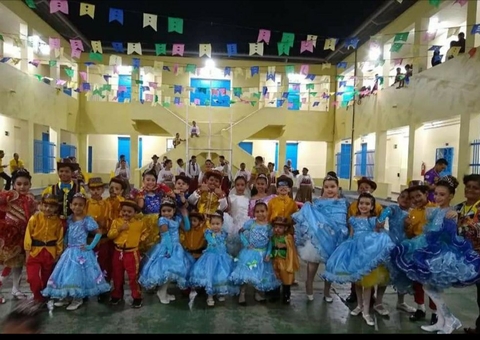 Professora mantém viva a tradição das quadrilhas em bairro de Manaus 