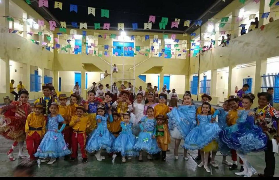 Professora mantém viva a tradição das quadrilhas em bairro de Manaus 