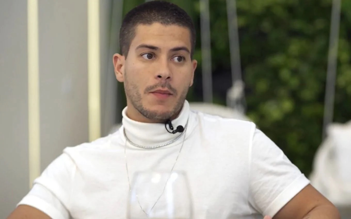 Arthur Aguiar se pronuncia sobre suposto fim de contrato com a Globo