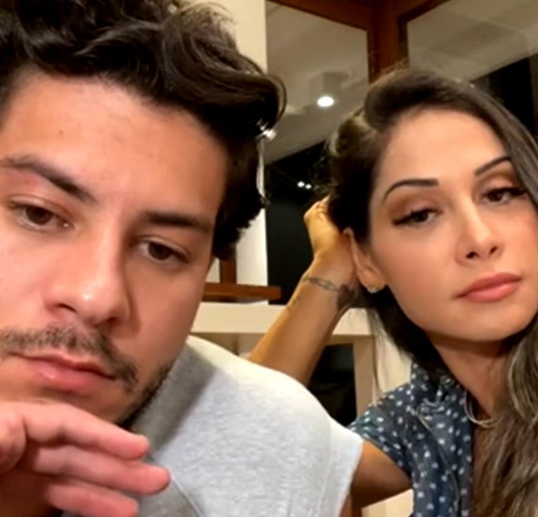 Convertida, Mayra Cardi grava com Arthur: ‘não consigo usar mais decote’