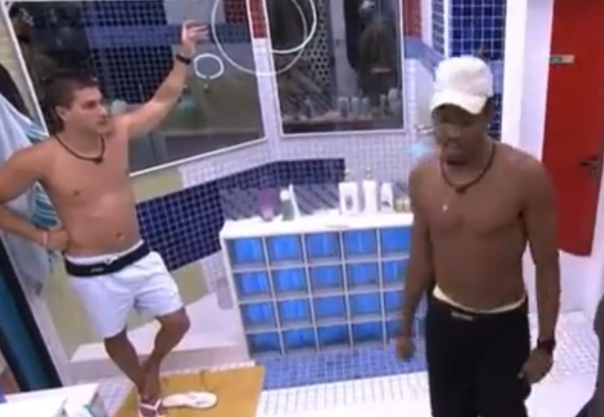 Amigos, Paulo André e Arthur batem boca: ‘essa cara de c* toda hora’