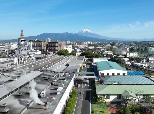 Trabalhadores de fábrica são esfaqueados e atacados com químico no Japão
