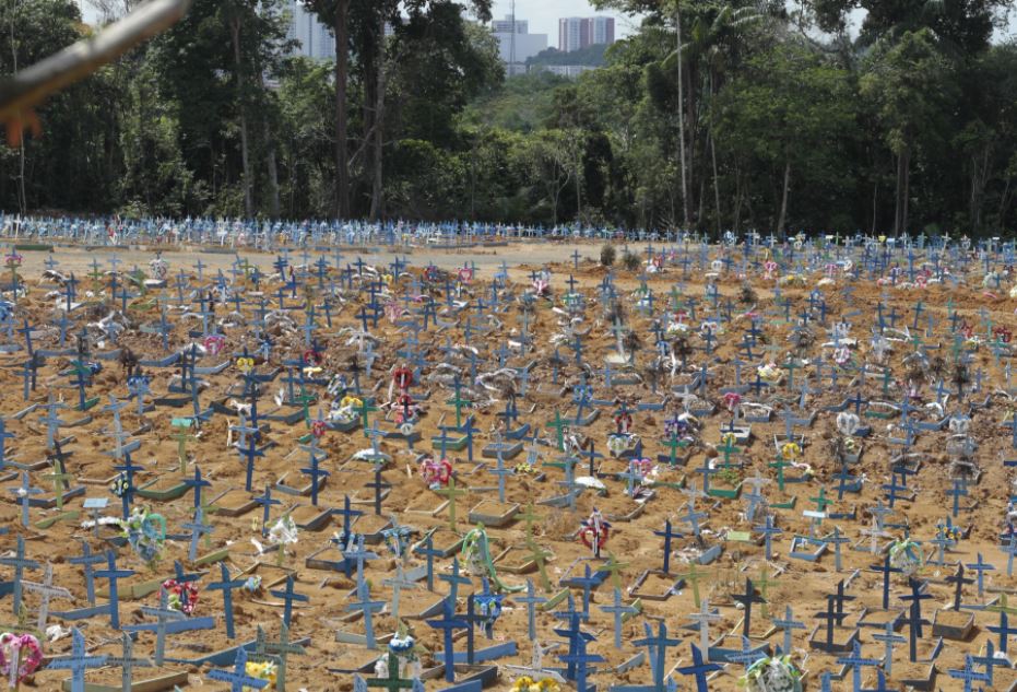 Manaus faz 58 sepultamentos nesta quinta-feira; 25 de vítimas da Covid