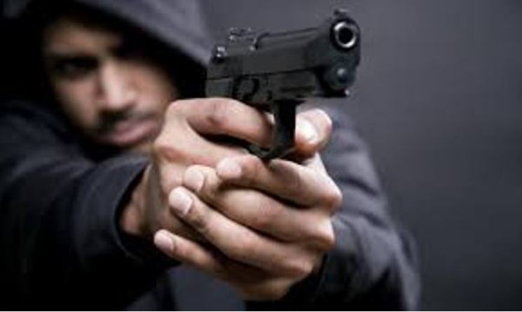 Homem morre em hospital após ser baleado com amigos em Manaus