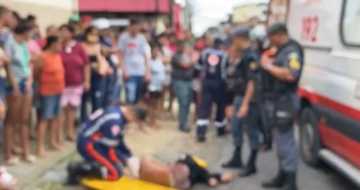 Passageiros reagem e espancam suspeitos de assalto em ônibus de Manaus