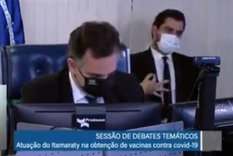 Juiz absolve assessor de Bolsonaro da acusação de gesto racista no Senado