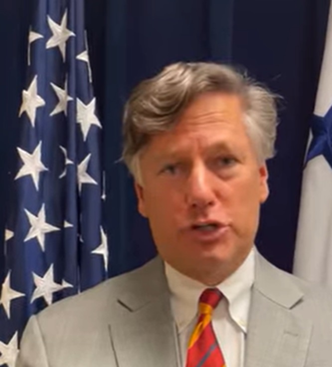 Assessor de Trump chama Moraes de “descontrolado” em novo post no X