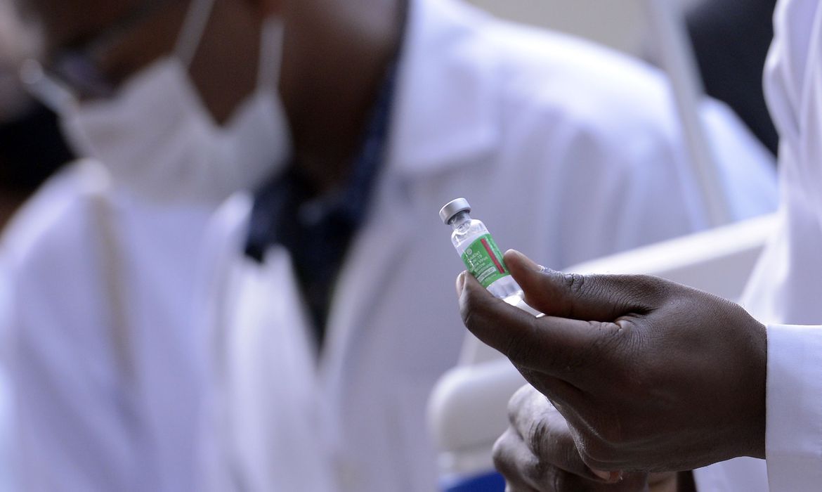 Japão aprova uso das vacinas da Moderna e da AstraZeneca