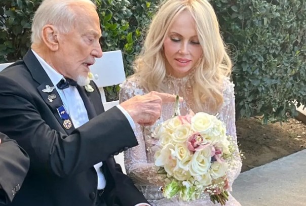 Astronauta se casa aos 93 anos nos Estados Unidos