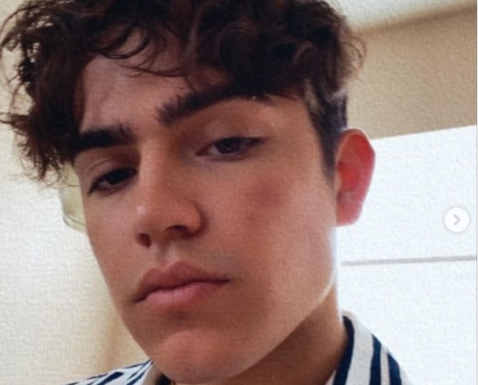 Astro do TikTok morre após tiroteio dentro de cinema