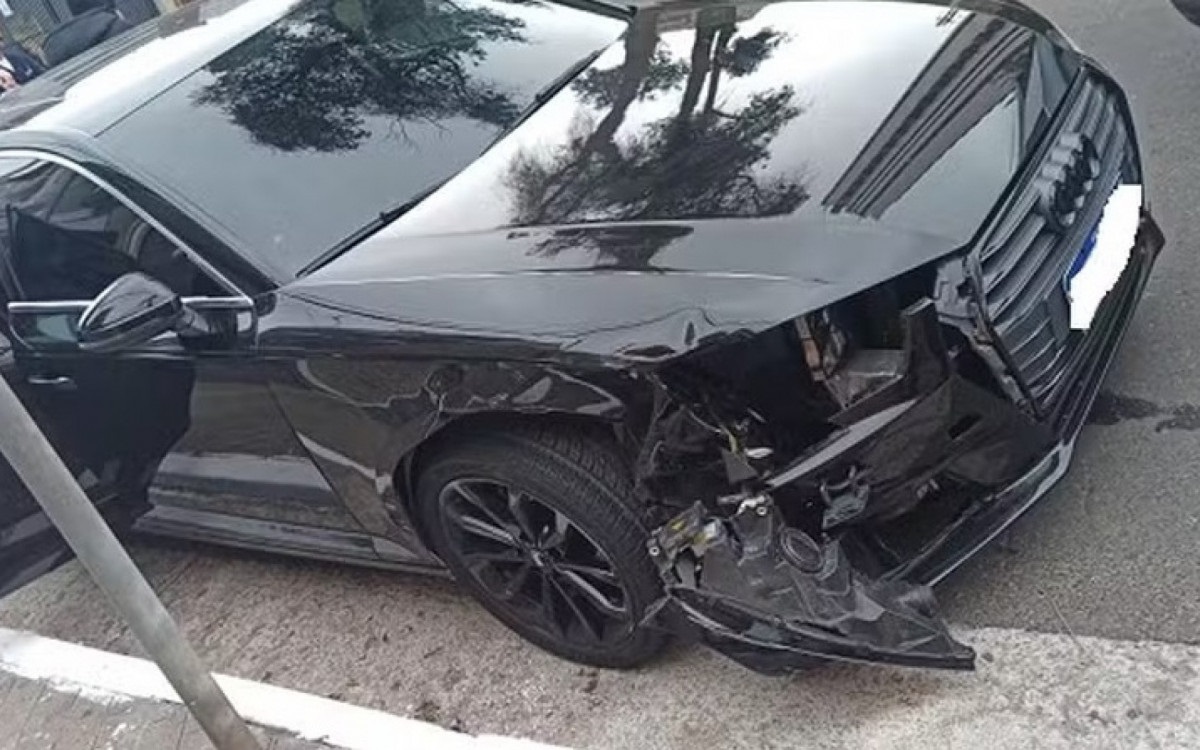 Atacante do Corinthians atropela mulher e tenta fugir após acidente em SP