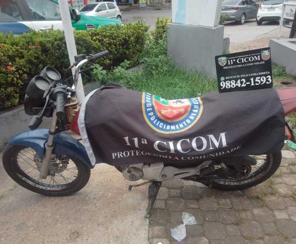 Homem é preso enquanto passeava em motocicleta roubada em Manaus