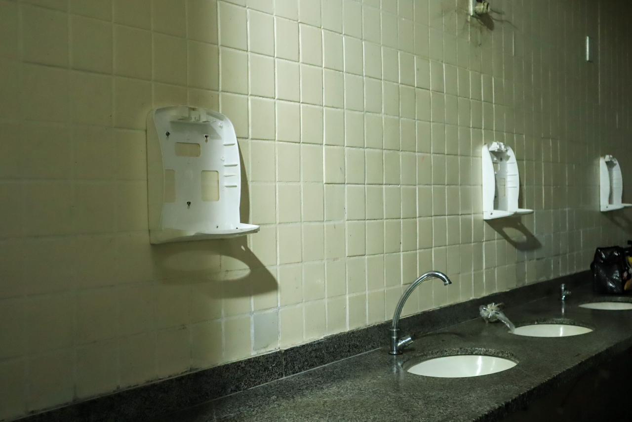 Terminais e estações de ônibus são alvos de vandalismo em Manaus