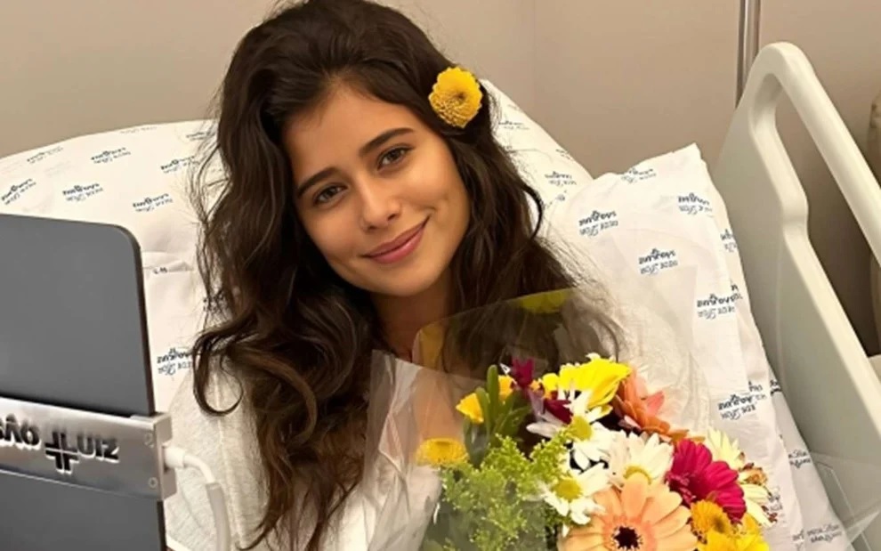 Atriz de Mar do Sertão é internada às pressas após ignorar dor nas costas