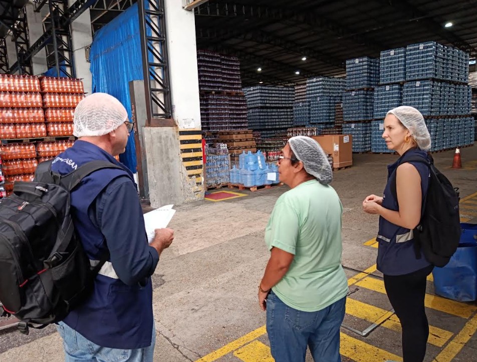 Operação 'Zero Metanol' inspeciona distribuidoras de bebidas em Manaus