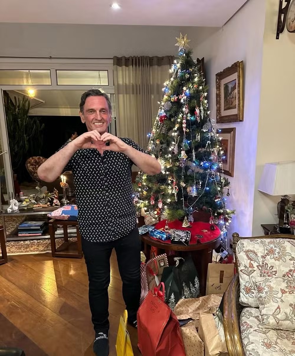 Paulo Miklos celebra recuperação e passa Natal em casa após internação