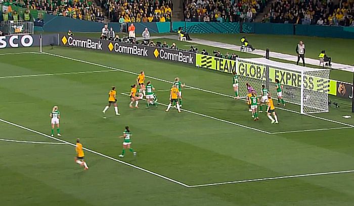 Austrália vence a Irlanda em jogo com 75 mil pessoas e estreia brasileira