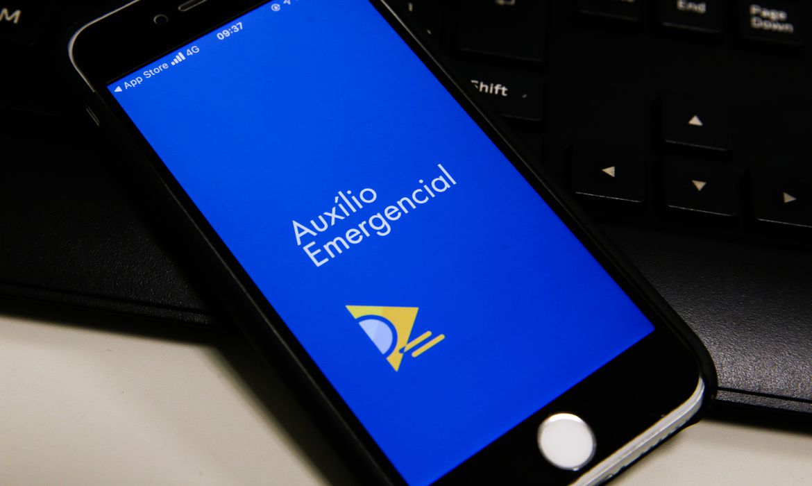 Caixa deposita retroativo do auxílio emergencial a pais solteiros