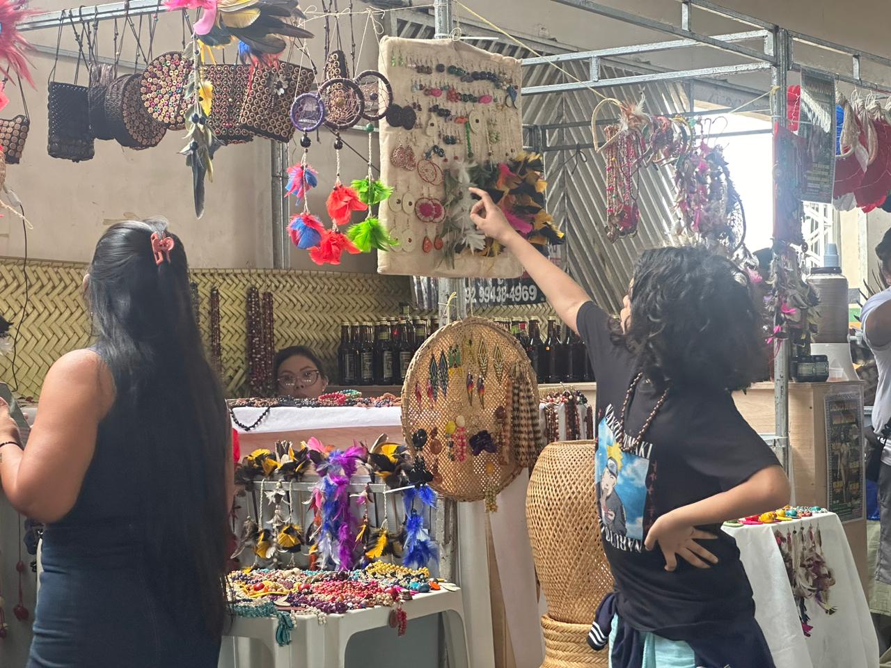 Feira da Eduardo Ribeiro terá artesanato indígena neste domingo