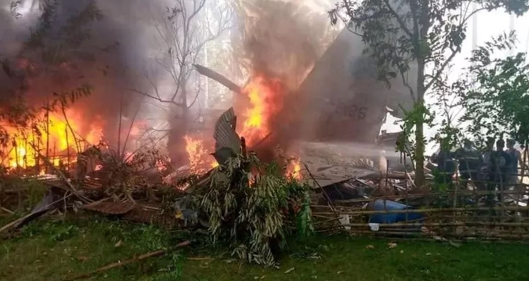   Número de mortos em queda de avião nas Filipinas sobe para 50 