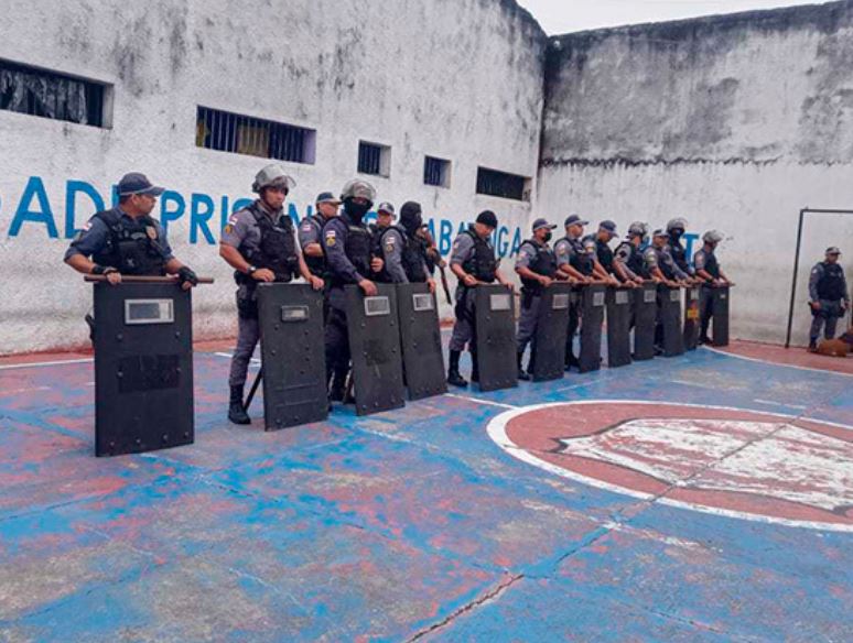 Armas e drogas são apreendidas durante revista em presídio no Amazonas