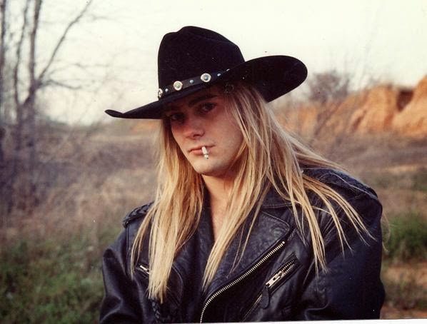 Ex-vocalista do Skid Row, Johnny Solinger, morre aos 55 anos