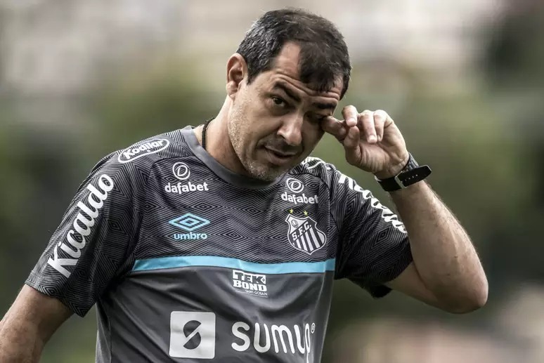 Santos anuncia o retorno do técnico Fábio Carille