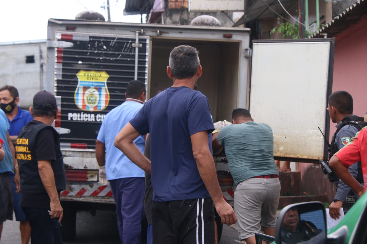 Adolescente é morto a tiros na frente da mãe e do irmão em casa de Manaus 