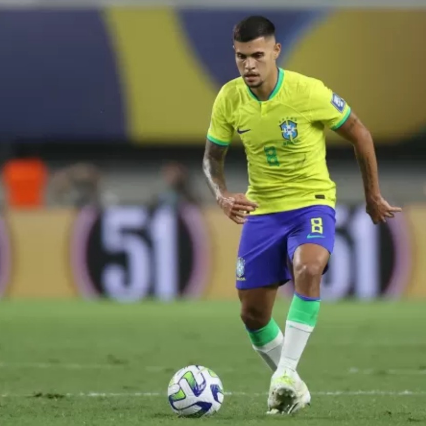 PSG coloca Bruno Guimarães como alvo para a próxima temporada